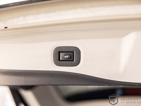 Used 2020 Nissan Rogue SV AWD/4WD image 18