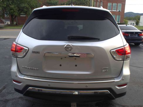 Used 2014 Nissan Pathfinder SV image 8