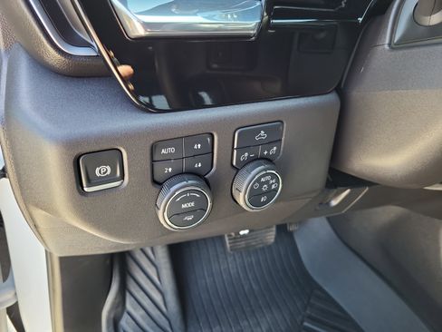 Used 2024 Chevrolet Silverado 1500 LT Trail Boss w/ Convenience Package II image 17