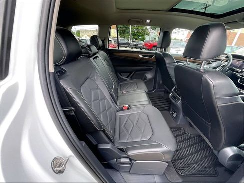 Used 2024 Volkswagen Atlas SE w/ Panoramic Sunroof Package AWD/4WD image 16