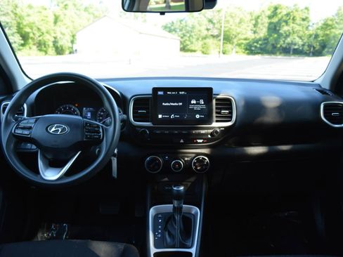 Used 2021 Hyundai Venue SE FWD image 21