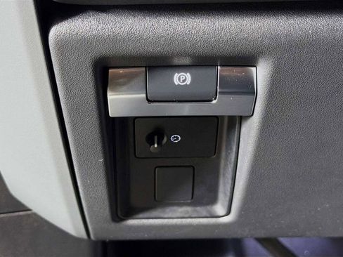 Used 2023 Land Rover Defender 110 X-Dynamic SE image 10