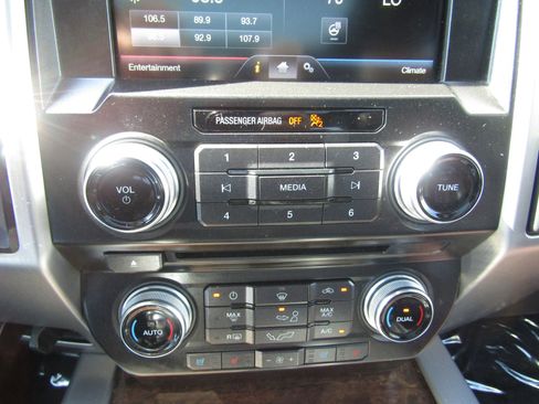 Used 2015 Ford F150 Platinum w/ Technology Package image 22