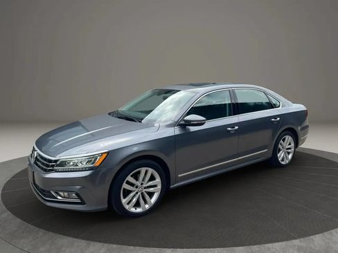 Used 2018 Volkswagen Passat 2.0T SEL Premium FWD image 9