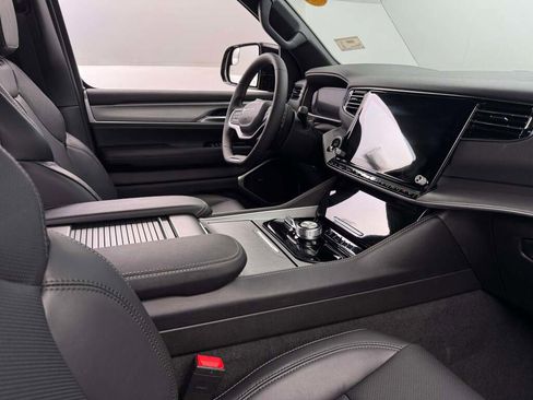 New 2025 Jeep Wagoneer L Series II w/ Premium Group I image 26