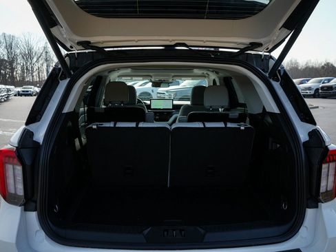 New 2026 Ford Explorer Platinum w/ LUX Leather Package AWD/4WD image 16