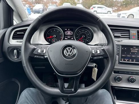 Used 2017 Volkswagen Golf S FWD image 19
