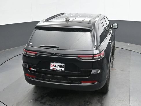 Used 2023 Jeep Grand Cherokee Altitude AWD/4WD image 28