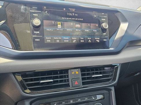 Certified 2022 Volkswagen Taos SE FWD image 14