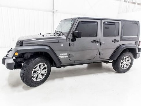 Used 2018 Jeep Wrangler Unlimited Sport S AWD/4WD image 3