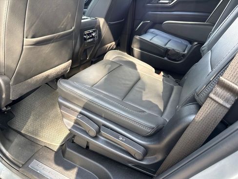 Used 2025 GMC Yukon Denali AWD/4WD image 29
