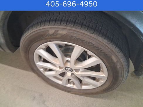 Used 2021 Nissan Rogue Sport S image 14