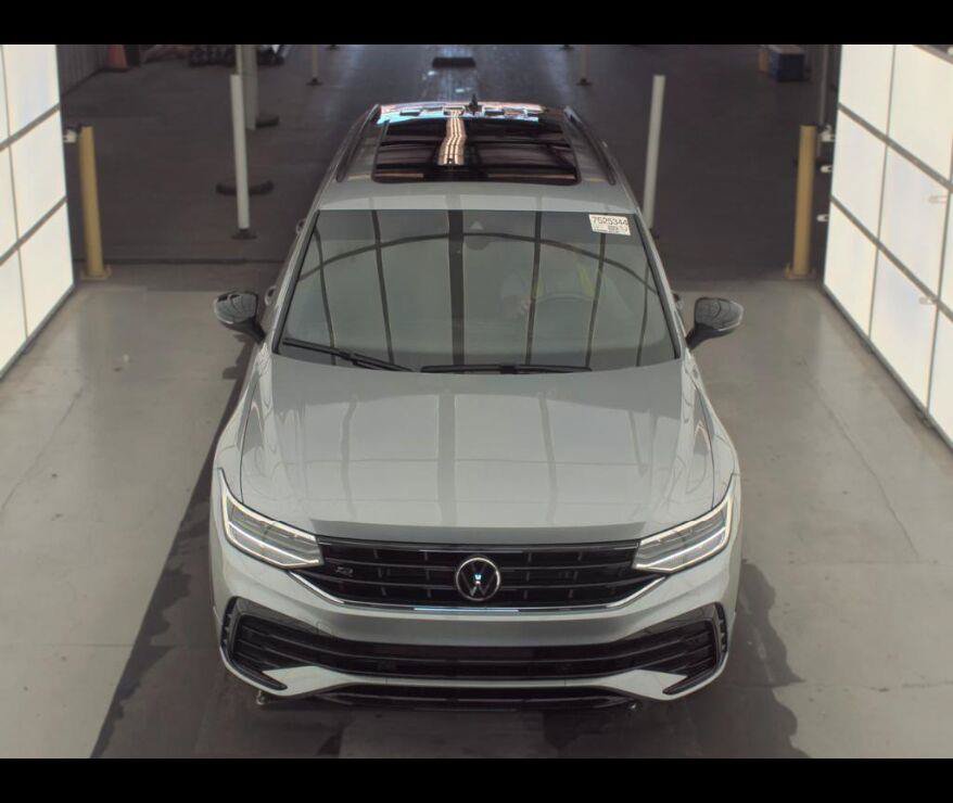 Used 2024 Volkswagen Tiguan SE R-Line FWD image 8