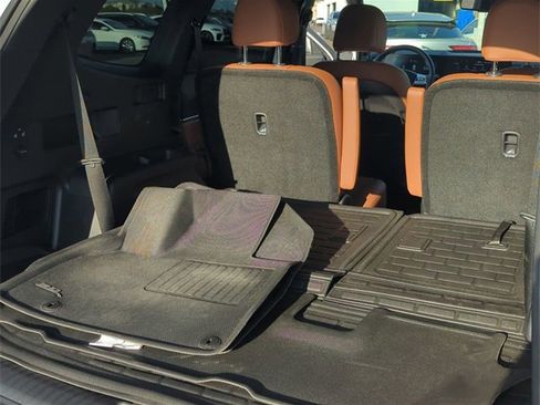 Used 2025 Kia Telluride AWD image 32