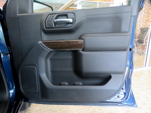 Used 2020 GMC Sierra 1500 SLE image 25