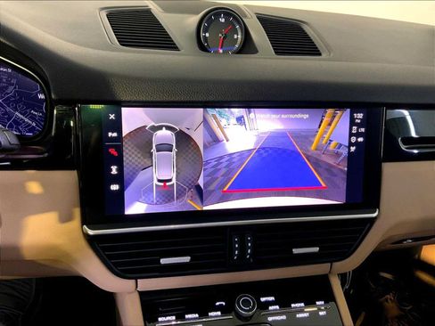 Certified 2023 Porsche Cayenne Platinum Edition AWD/4WD image 31