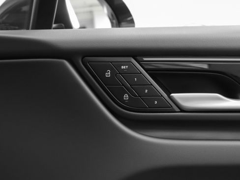 Certified 2025 Porsche Macan 4 Electric image 21