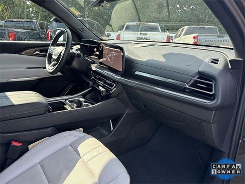 Used 2024 Chevrolet Traverse RS image 31