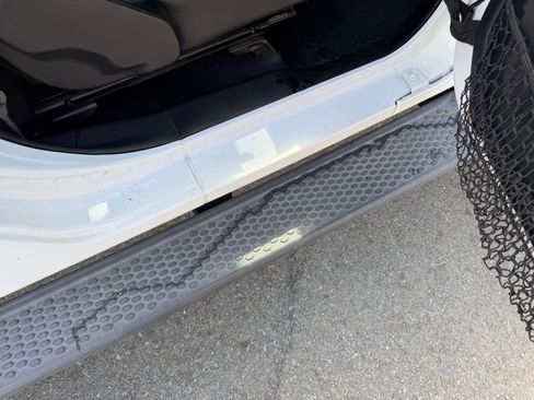 Used 2018 Jeep Wrangler Unlimited Sahara image 32