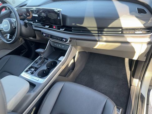 New 2026 Kia Carnival EX FWD image 11