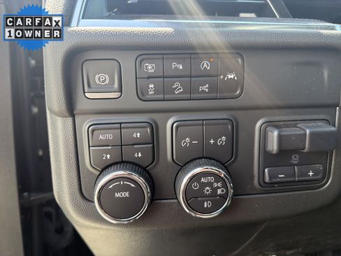 Used 2025 Chevrolet Suburban Premier AWD/4WD image 17