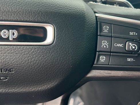 Used 2022 Jeep Grand Cherokee Limited w/ Luxury Tech Group II image 20