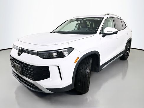 New 2026 Volkswagen Tiguan SE AWD/4WD image 3