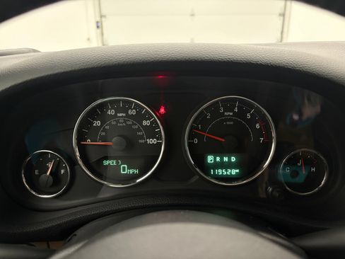 Used 2018 Jeep Wrangler Unlimited Rubicon w/ Dual Top Group AWD/4WD image 18
