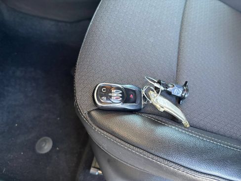 Used 2025 Buick Encore GX Preferred FWD image 21