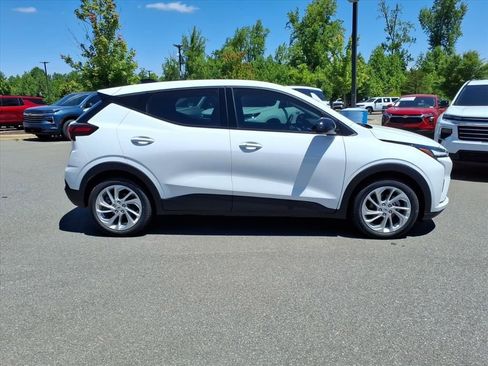 New 2027 Chevrolet Bolt LT w/ Comfort Package FWD image 26