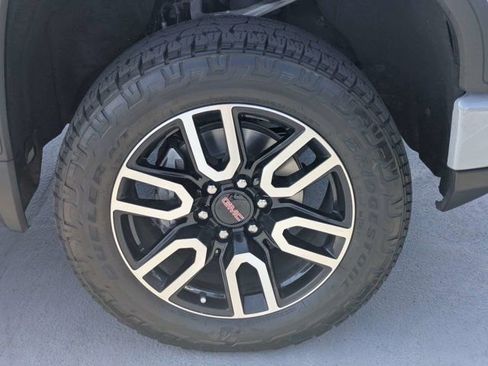 Used 2024 GMC Sierra 1500 AT4 w/ Technology Package AWD/4WD image 9