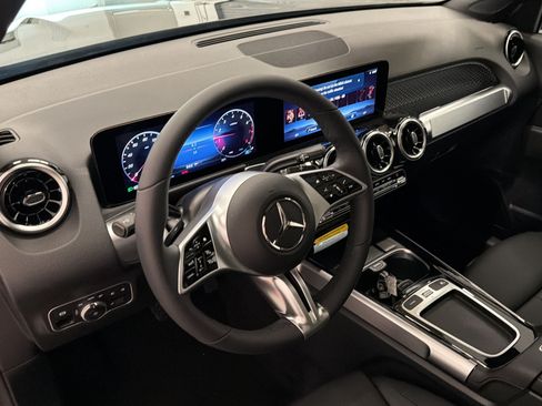 Used 2026 Mercedes-Benz GLB 250 image 4