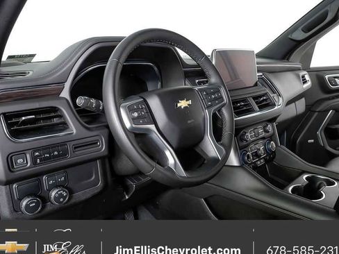 Certified 2024 Chevrolet Suburban LT RWD image 4