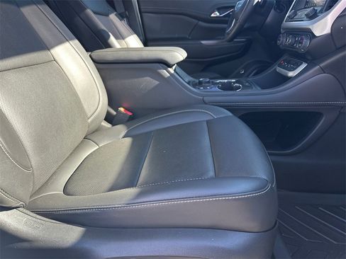 Used 2023 GMC Acadia SLT w/ Elevation Edition image 14