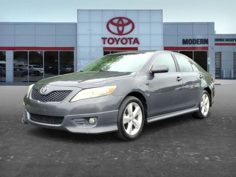 Used 2011 Toyota Camry SE w/ Sport Leather Pkg FWD image 1