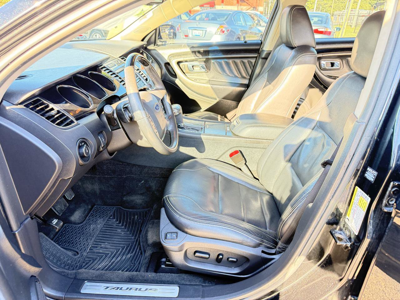 Used 2011 Ford Taurus Limited w/ 301A Rapid Spec Order Code FWD image 6