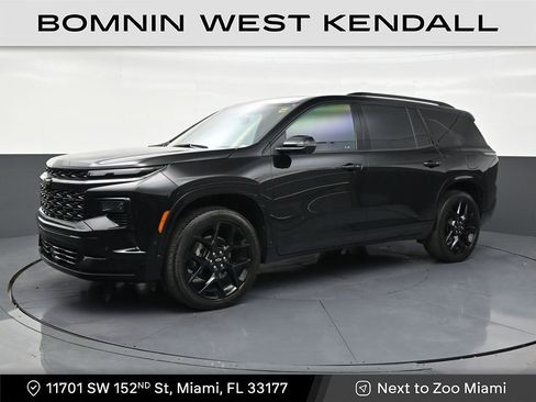 Used 2024 Chevrolet Traverse RS image 1