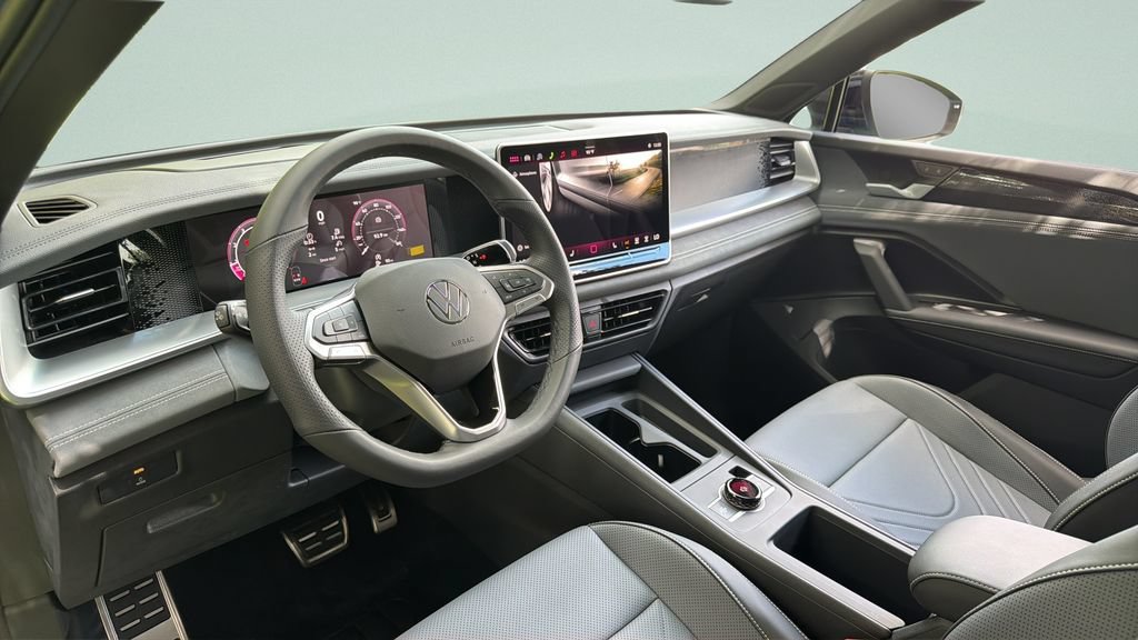 New 2026 Volkswagen Tiguan SE R-Line FWD image 31