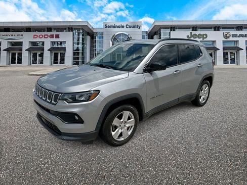 Certified 2022 Jeep Compass Latitude FWD image 4