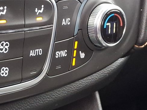 Used 2021 Chevrolet Traverse LT image 25