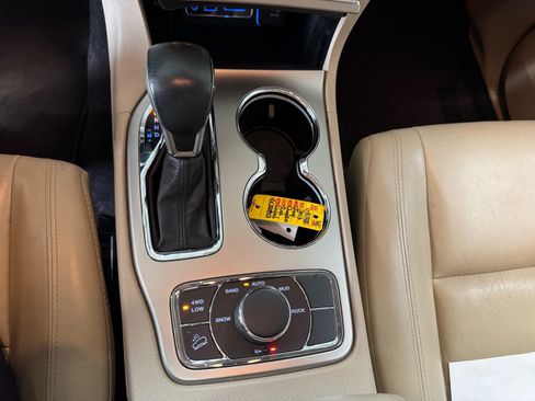 Used 2016 Jeep Grand Cherokee Limited AWD/4WD image 28