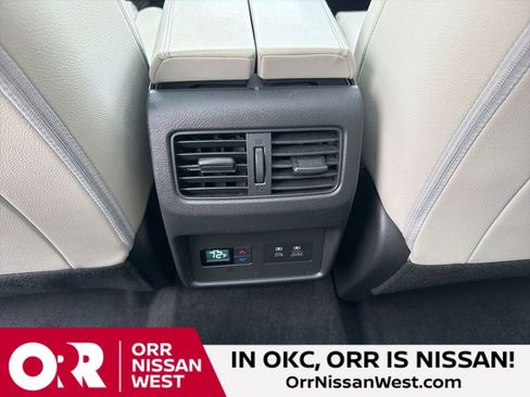 Used 2023 Nissan Rogue SL w/ SL Premium Package image 17