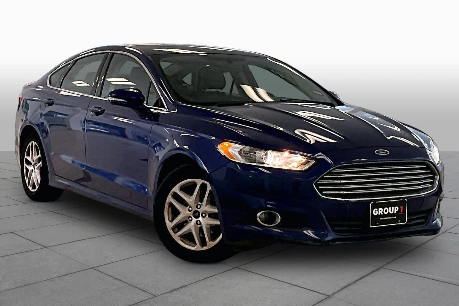 Used 2014 Ford Fusion SE w/ Equipment Group 202A FWD image 2
