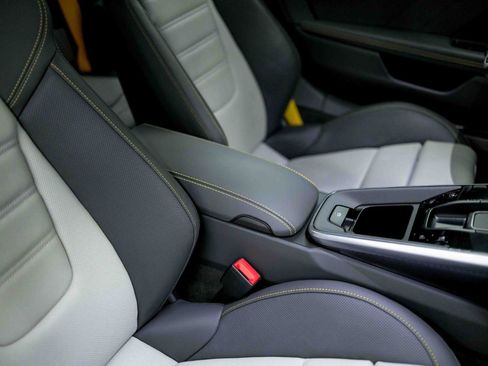 Used 2022 Porsche 911 Turbo S image 60