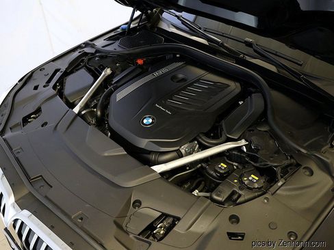 Used 2021 BMW 740i xDrive w/ M Sport Package AWD/4WD image 40