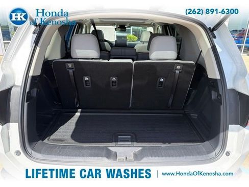 Used 2025 Honda Pilot Touring image 9