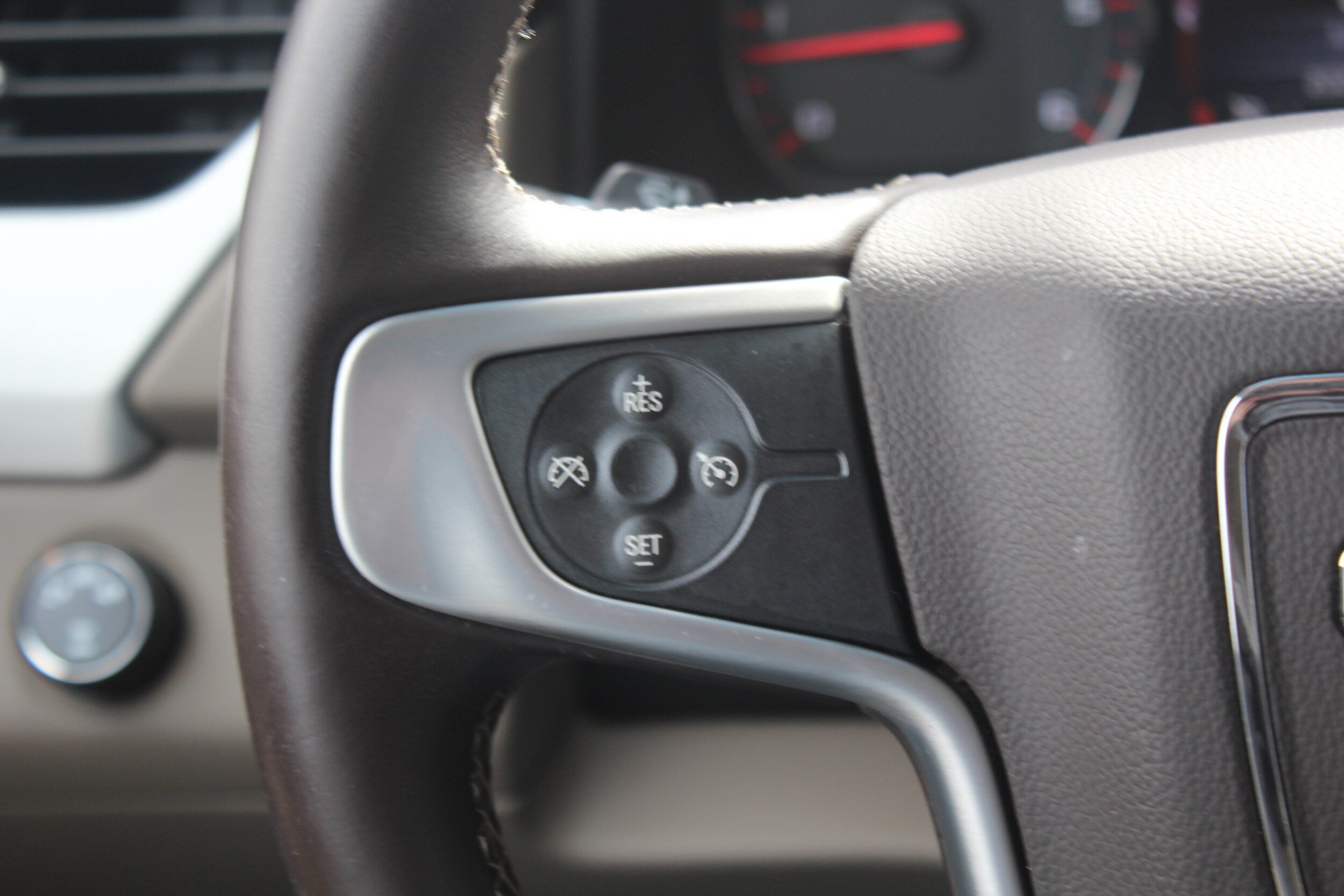 Used 2016 GMC Yukon XL SLE AWD/4WD image 8