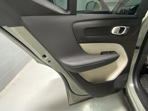 Certified 2024 Volvo XC40 B5 Ultimate w/ Protection Package Premier image 8