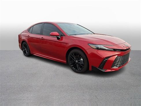 Used 2025 Toyota Camry SE image 3