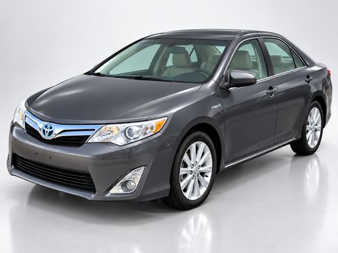 Used 2014 Toyota Camry XLE w/ Leather Package FWD image 19